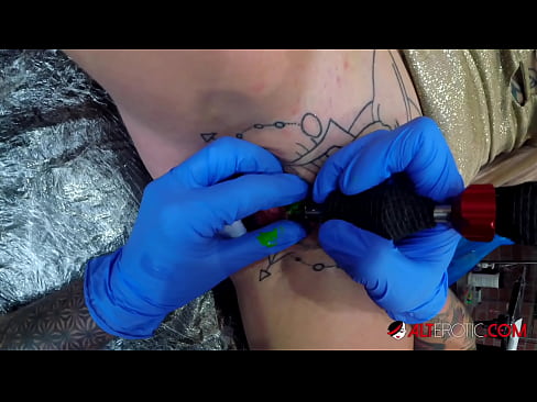 ❤️ Ekstremno tetovirana zgoda Sully Savage tetovirala se na klitorisu ❤ Kurve na bs.kiss-x-max.ru